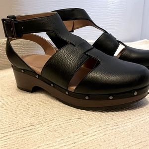 Vionic Faye T strap clog size 7
